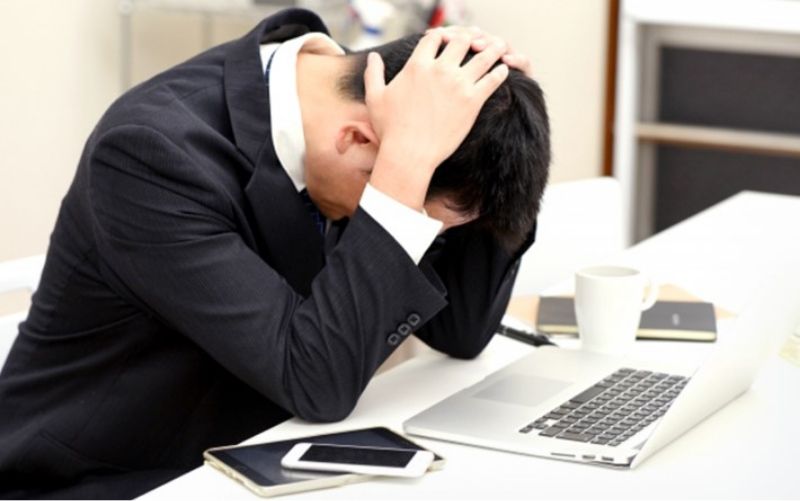 セキュリティ対策を怠り信用失墜のイメージ画像