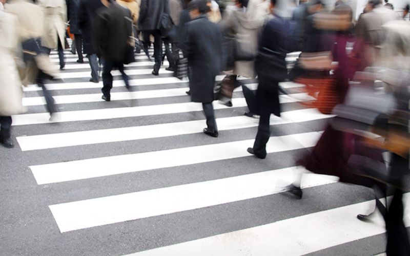 通勤ラッシュをイメージした画像