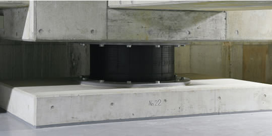 QTnet Fukuoka Data Center 2 (QD2) - Building seismic isolation structure, high damping laminated rubber